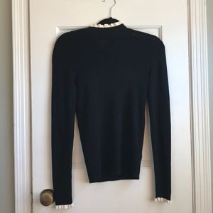 NWOT H&M fine knit ruffled sweater. Sm.